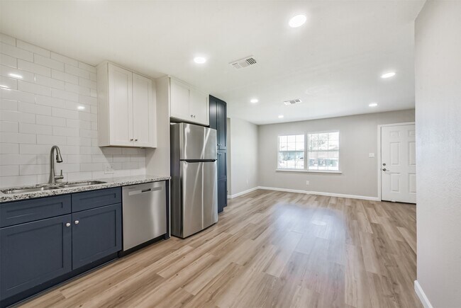 Building Photo - 1266 Dove St