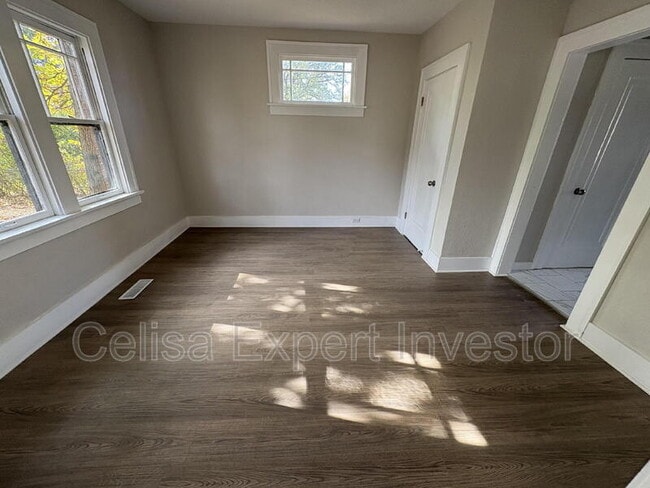 Building Photo - 2602 Warsaw St