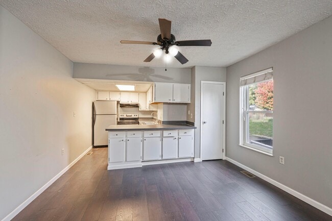 Building Photo - 514 W 1st Ave