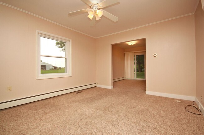 Building Photo - Updated home on 1 acre lot
