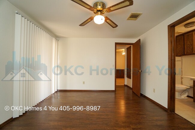 Building Photo - Nice NW OKC 2 Bed, 2 Bath  Duplex