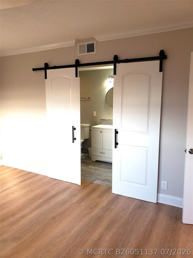 Building Photo - 7897 Golf Cir Dr