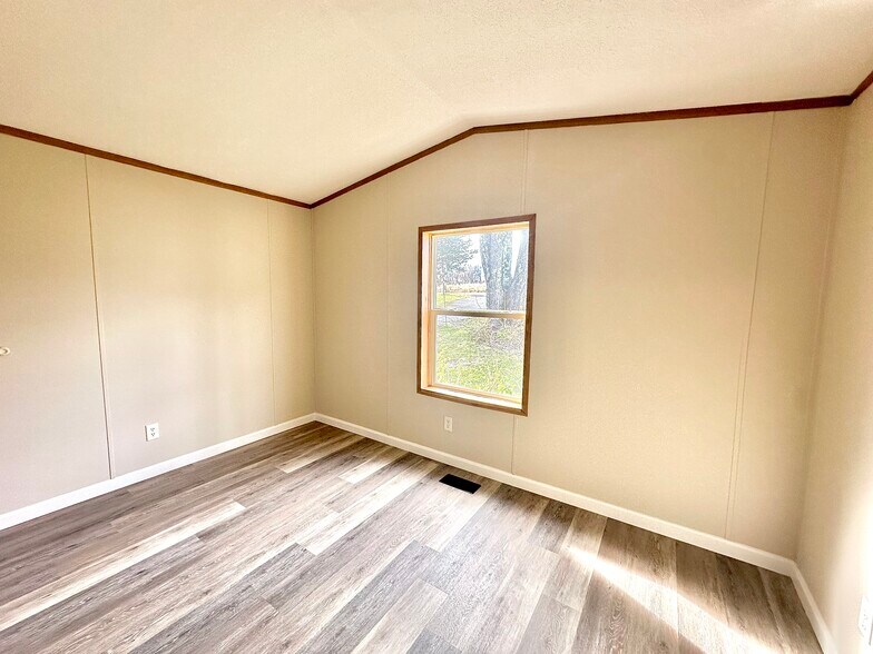 Building Photo - 90 Yankee Folly Rd