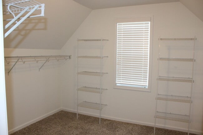 Building Photo - Welcome to your dream home!