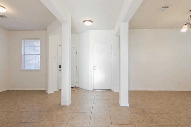 Building Photo - 4522 Park Trail Ln