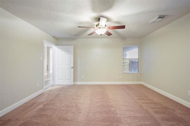 Building Photo - 6 Valewood Pl