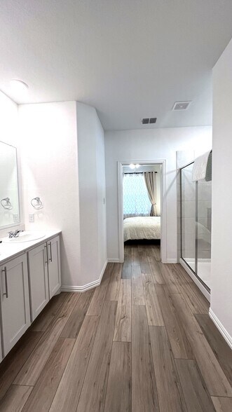 Building Photo - 5334 Riverwalk Pky