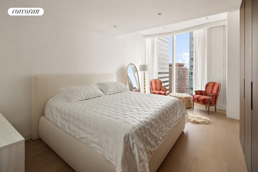 Building Photo - 100 E 53rd St