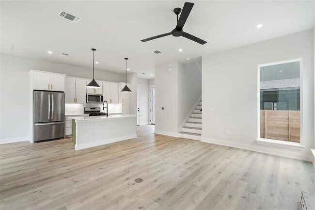 Building Photo - 2709 Bristol Dr