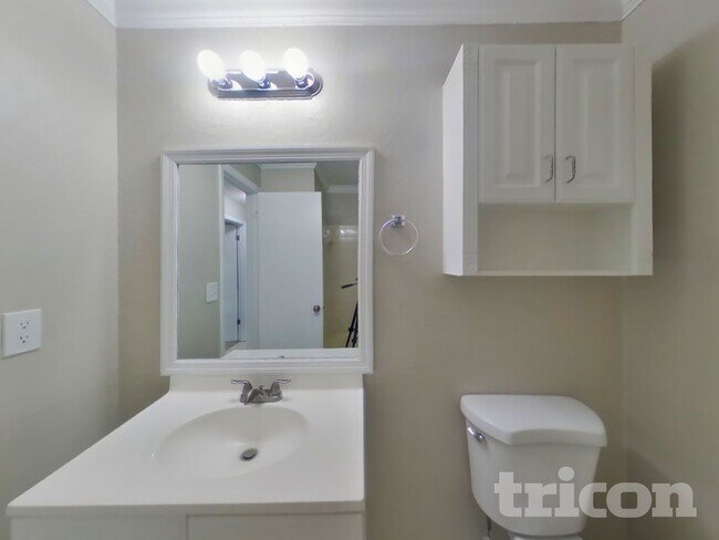 Building Photo - 1115 Oakhill St