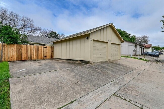 Building Photo - 1602 W Braker Ln