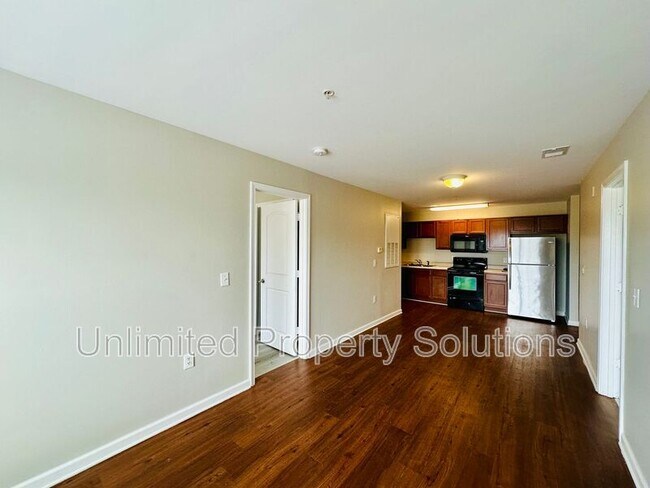 Building Photo - 376 S Kerr Ave