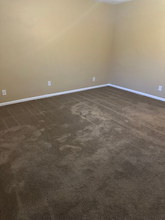 Building Photo - 2 bedroom 1.5 bath condo now available for rent in Dalton, GA