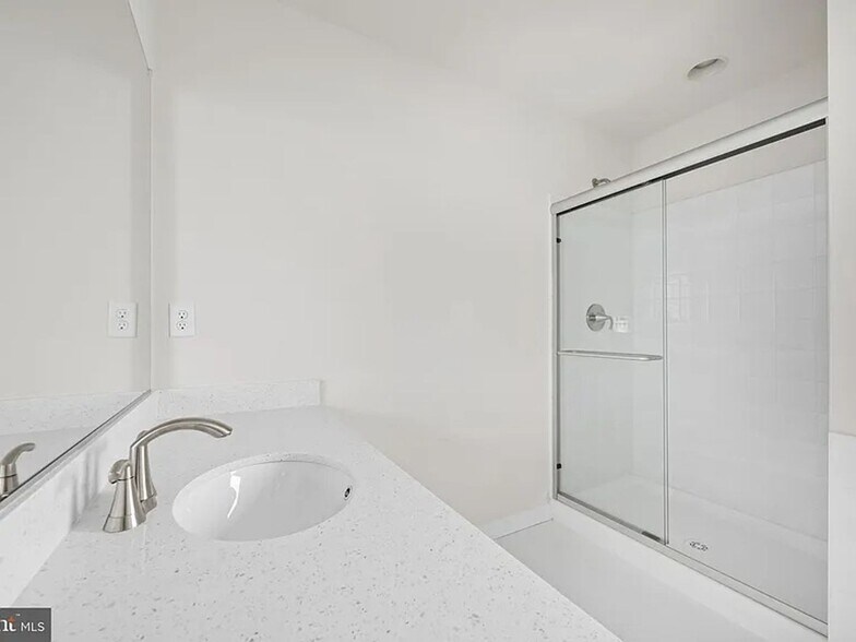 Building Photo - 635 Corbit Dr