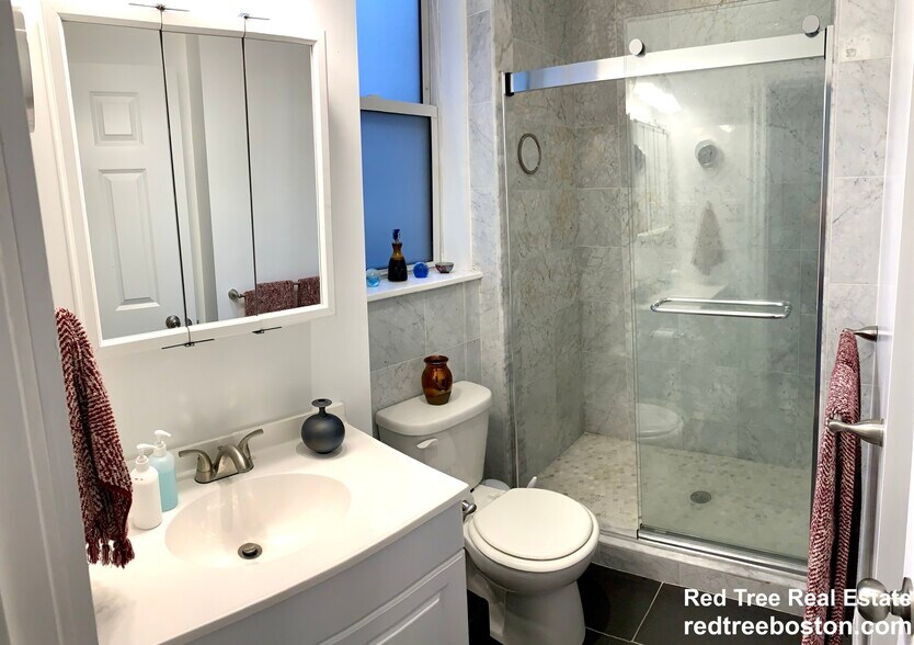 Building Photo - 100 Peterborough St