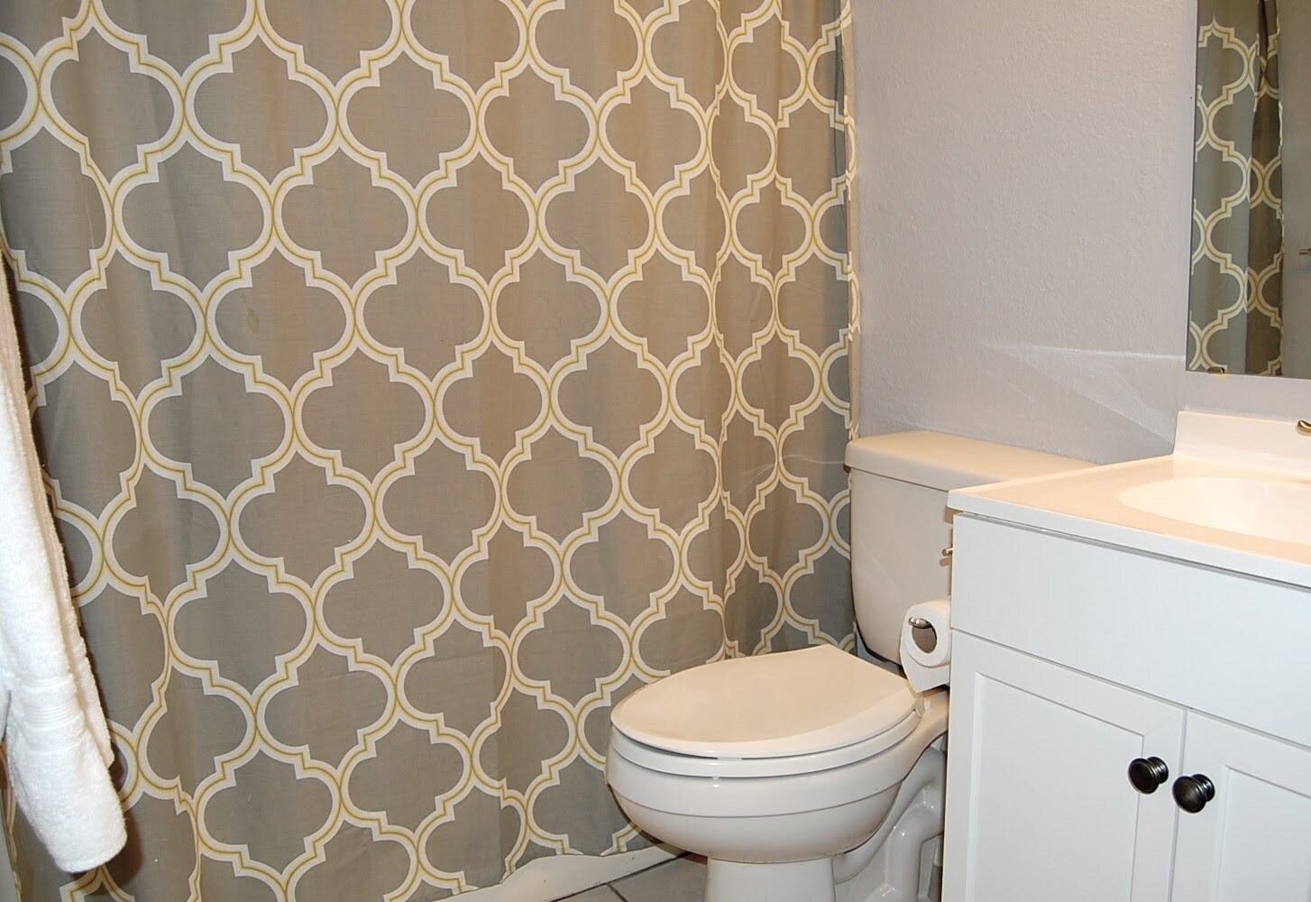 Clean Bathroon - 2500 Burleson Rd