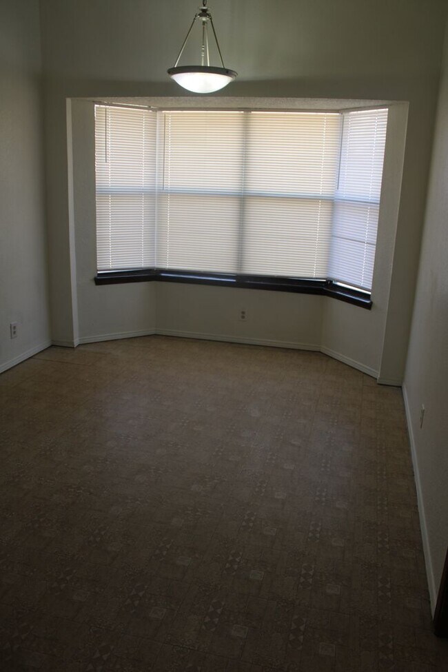 Building Photo - 1472 Sierra De Oro Dr
