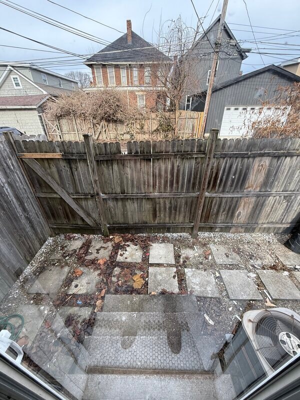 Building Photo - 458 E Sycamore St