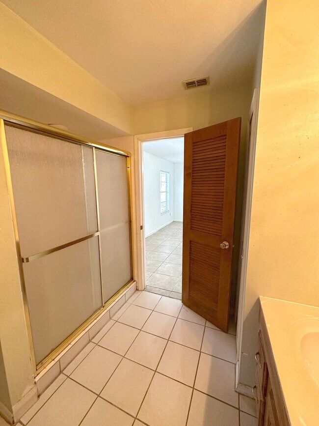 Building Photo - Charming 3-Bedroom Pool Home on a Quiet Cul-de-Sac in Rosemont