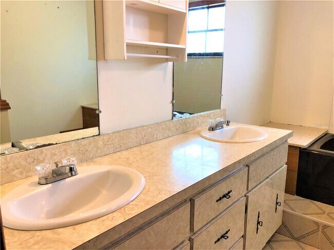 Building Photo - 2727 Massee Rd