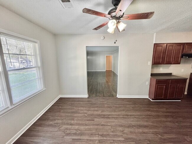 Building Photo - 2929 Bede Rd