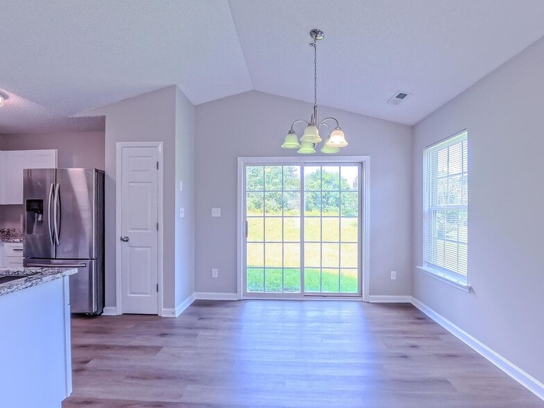 Building Photo - 4928 Silverdene St