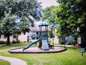 Building Photo - 2402 Bammelwood Dr