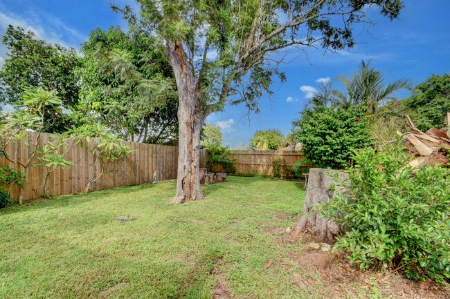 Building Photo - 1348 The 12th Fairway