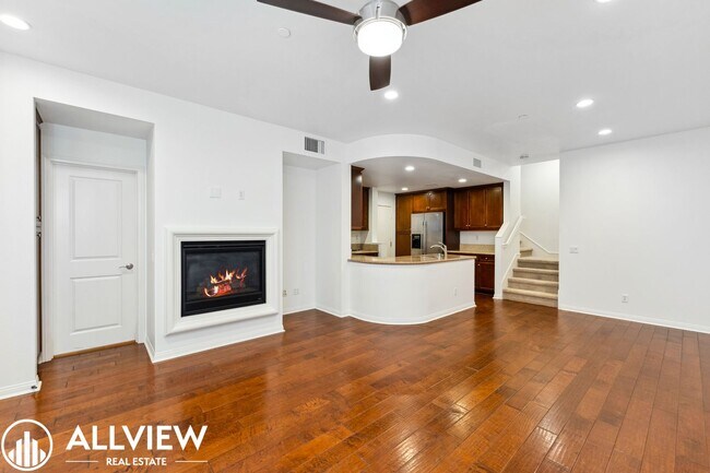 Building Photo - Modern 2 Bed, 2.5 Bath Townhome Available in Aliso Viejo!