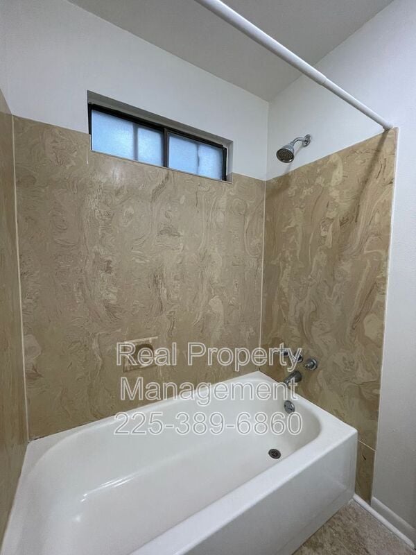 Building Photo - 5084 Cumberland Cove Dr