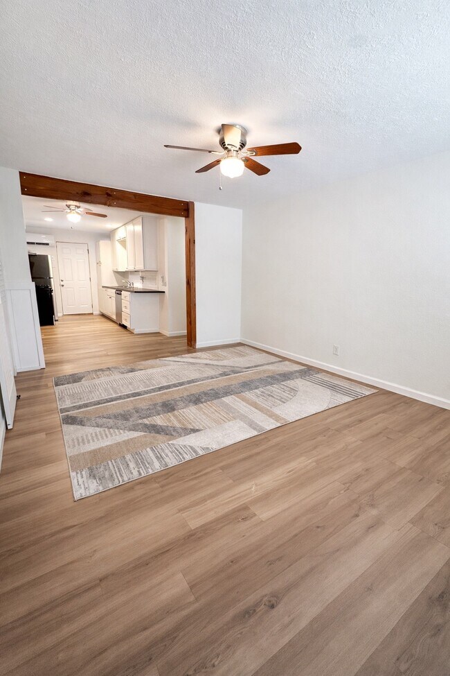 Building Photo - 117 Sylvia St