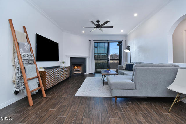 Building Photo - 5534 Encino Ave