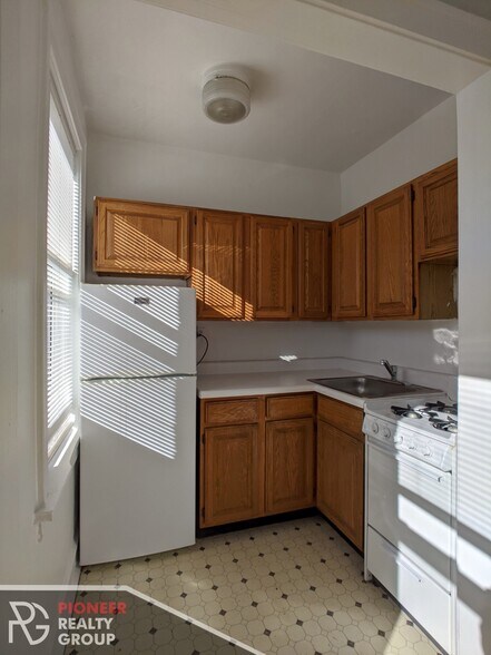 Building Photo - 705 W Belmont Ave