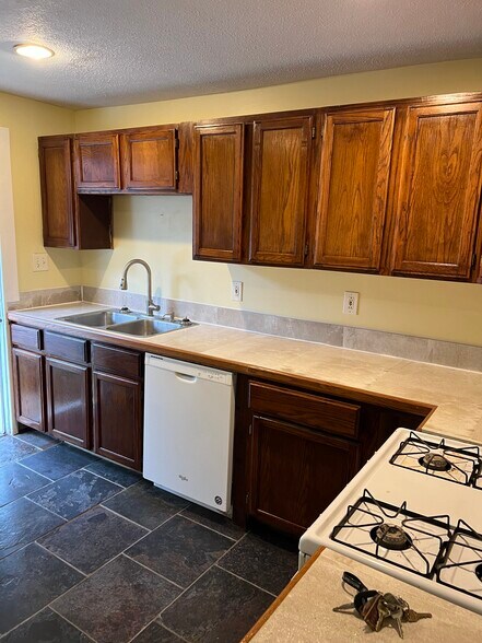 Kitchen - 608 State St