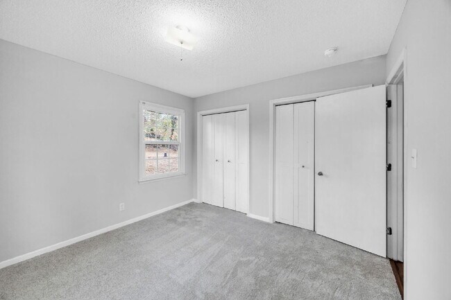 Building Photo - Charming 2-Bedroom Retreat in Spartanburg'...