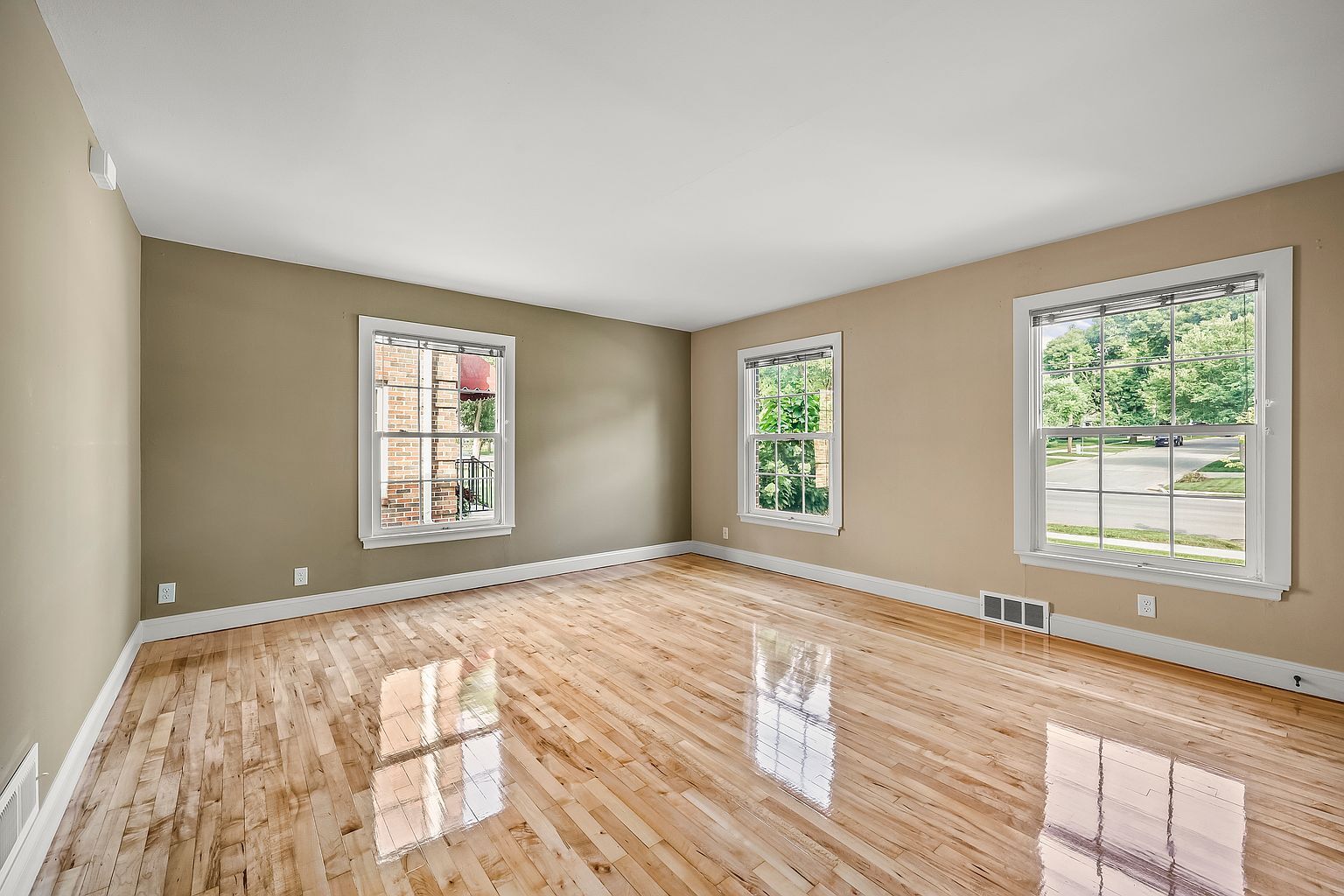 Building Photo - 1371 Wellington Dr
