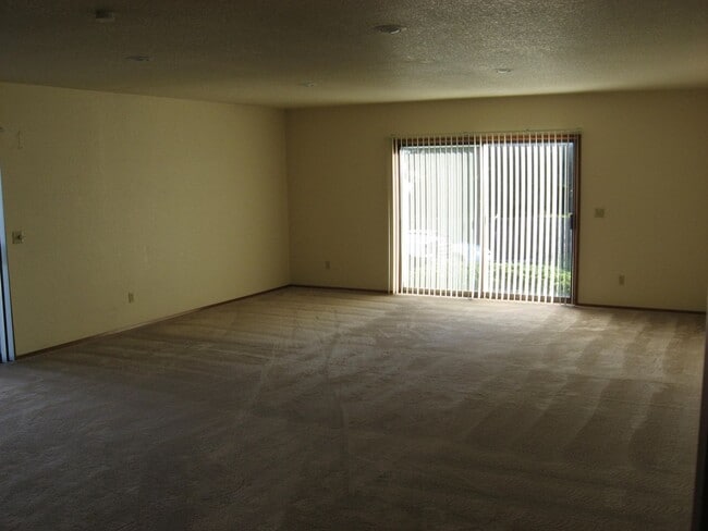 Building Photo - 824 SE Jensen St