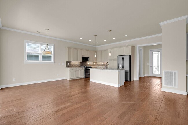 Building Photo - Light, bright, and move-in ready home in the highly sought-after Trilogy at Lake Norman community...