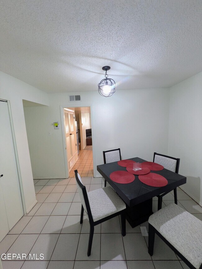 Building Photo - 709 Tays St