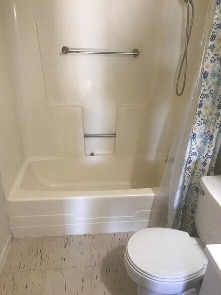 Building Photo - 630 Chestnut St