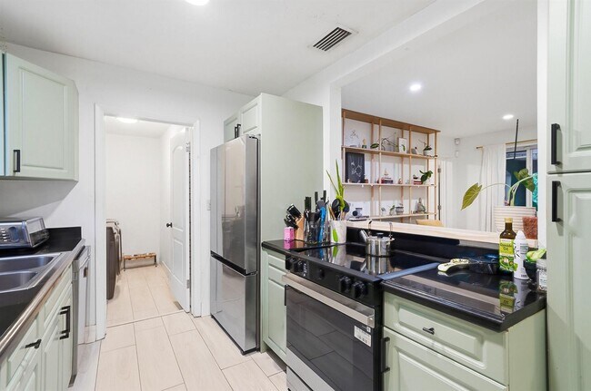 Building Photo - North 31st Avenue, Hollywood, FL 33021 - 3 BR 2 BA house