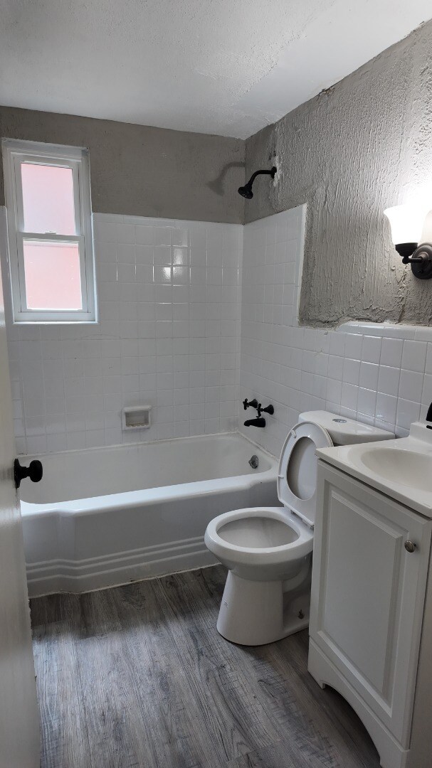 Building Photo - 7100 Eastlawn Dr