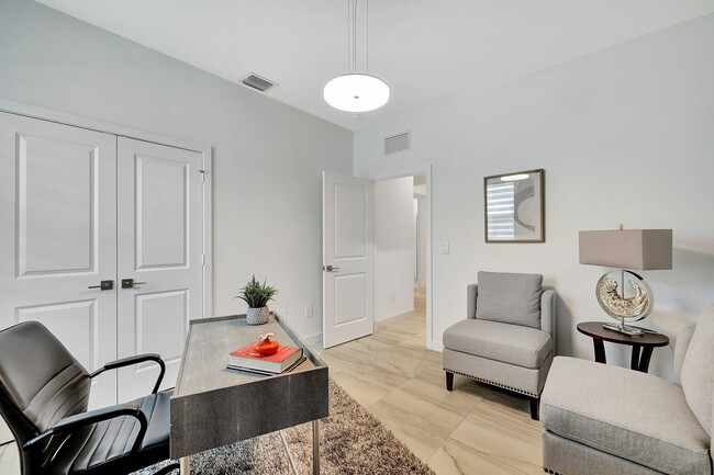 Building Photo - 5795 SE Sky Blue Cir