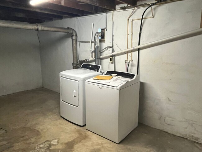 Building Photo - APPLICATION FEES WAIVED, THIS WEEKEND ONLY 3-13-3-15-2026