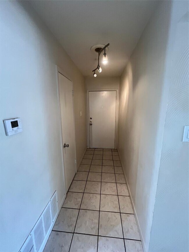 Building Photo - 1002 Hillyer St