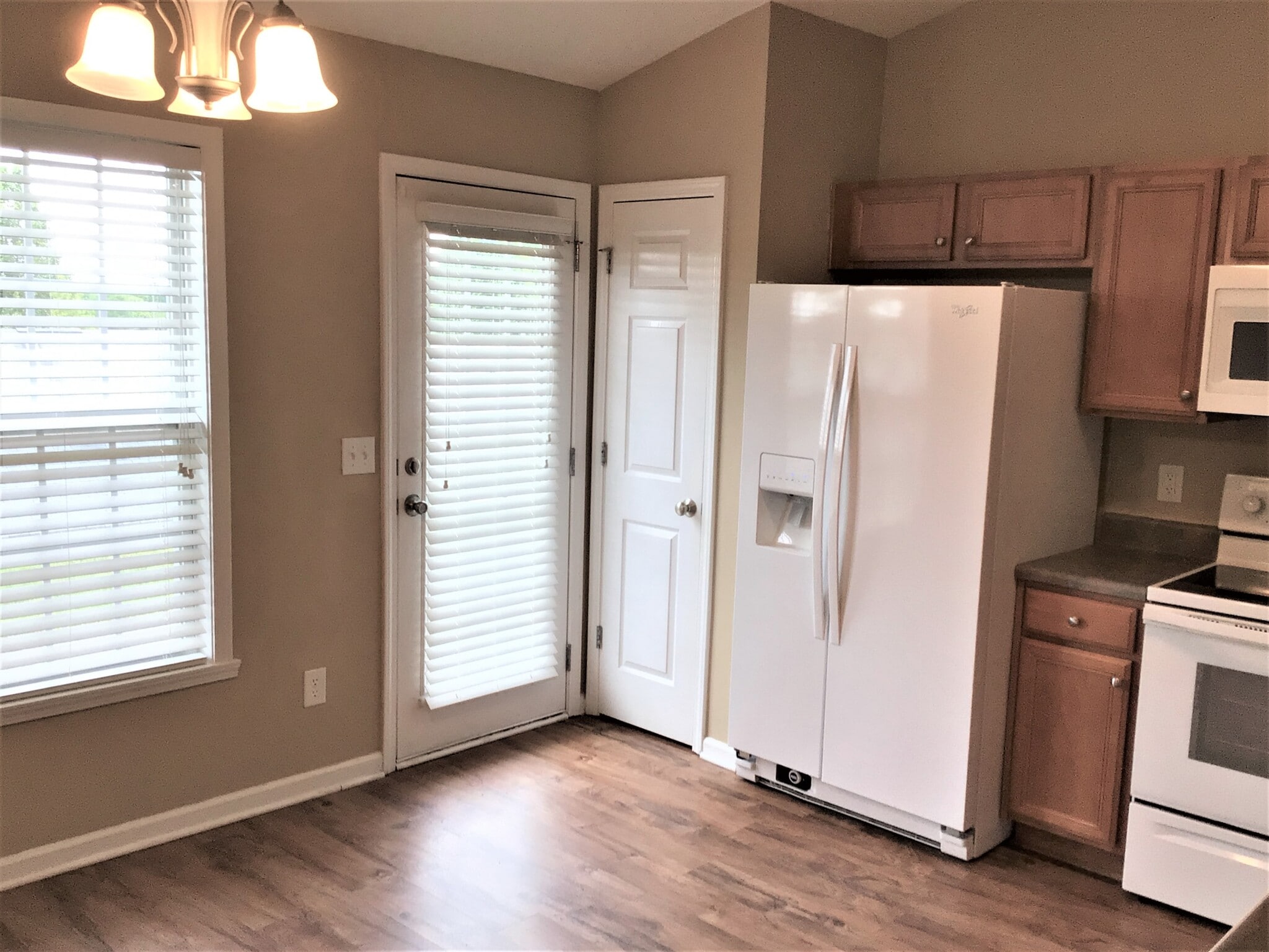 Building Photo - 3913 Bluestem Dr