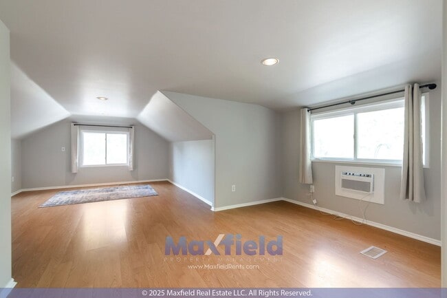 Building Photo - Charming Bungalow - Sugar House Area - 4BD...