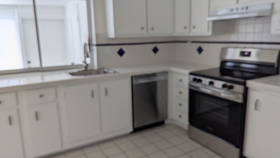 Kitchen with new appliaces - 17262 SW 112th Pl
