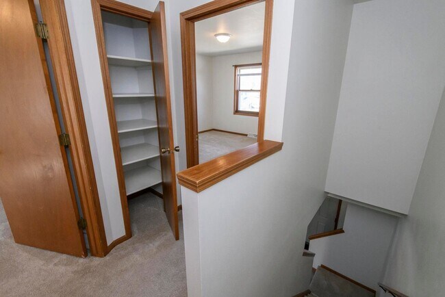 Building Photo - 208 Applewood Ln