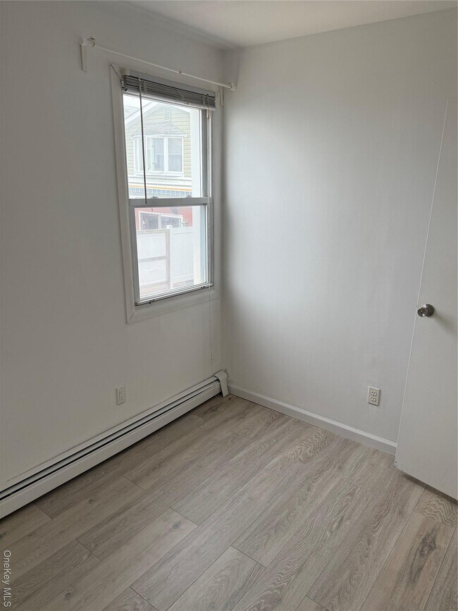 Building Photo - 923 W Park Ave